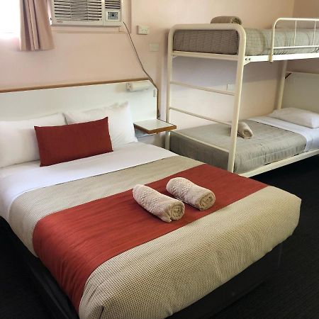 Bradman Motor Inn Cootamundra Bagian luar foto