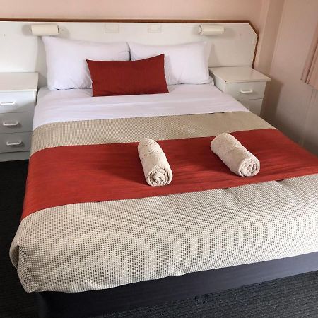 Bradman Motor Inn Cootamundra Bagian luar foto