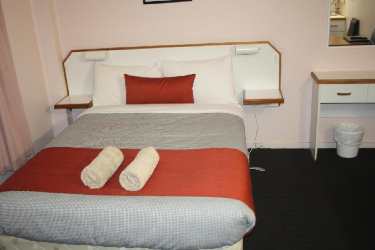 Bradman Motor Inn Cootamundra Bagian luar foto