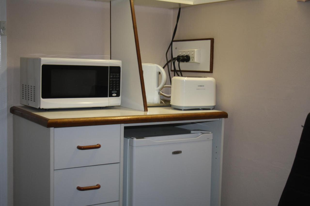 Bradman Motor Inn Cootamundra Bagian luar foto