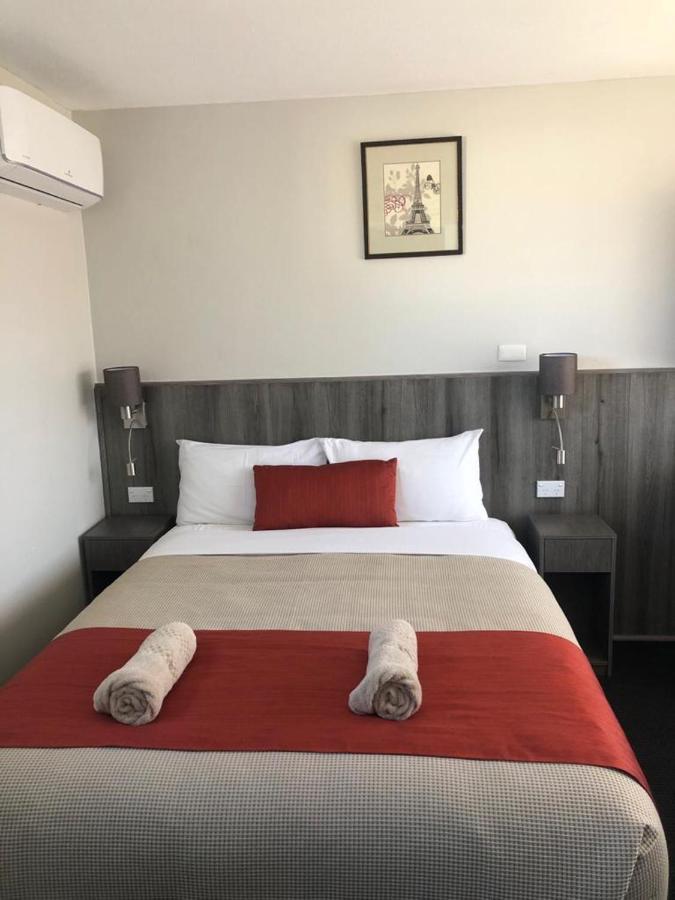 Bradman Motor Inn Cootamundra Bagian luar foto