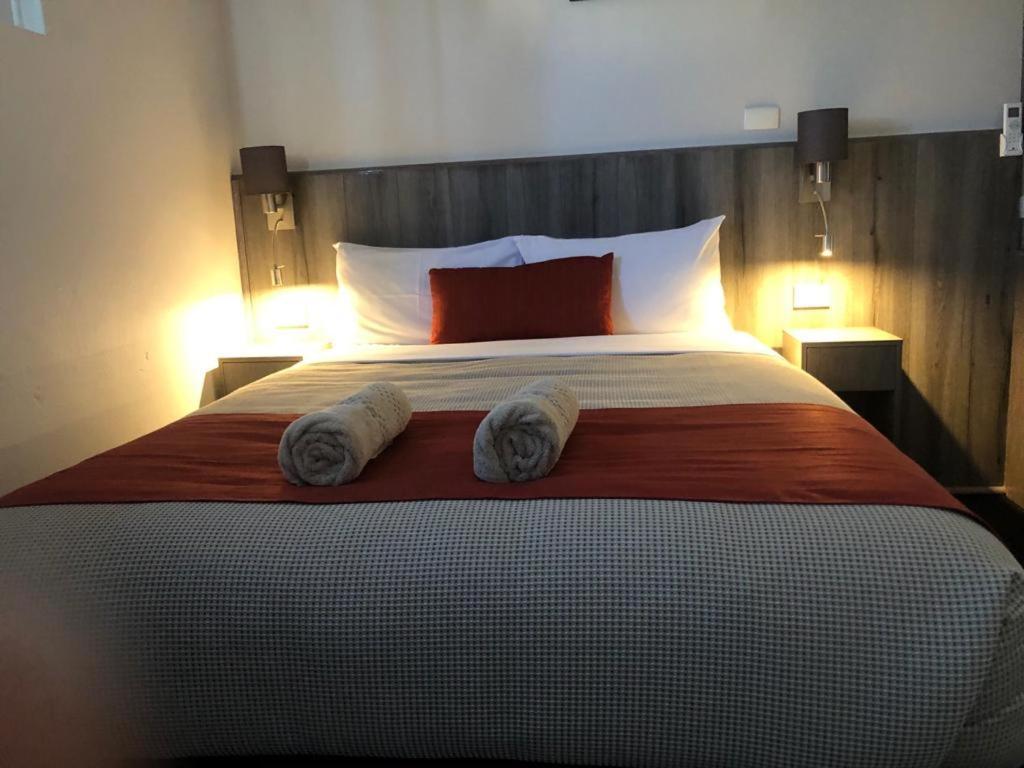 Bradman Motor Inn Cootamundra Bagian luar foto