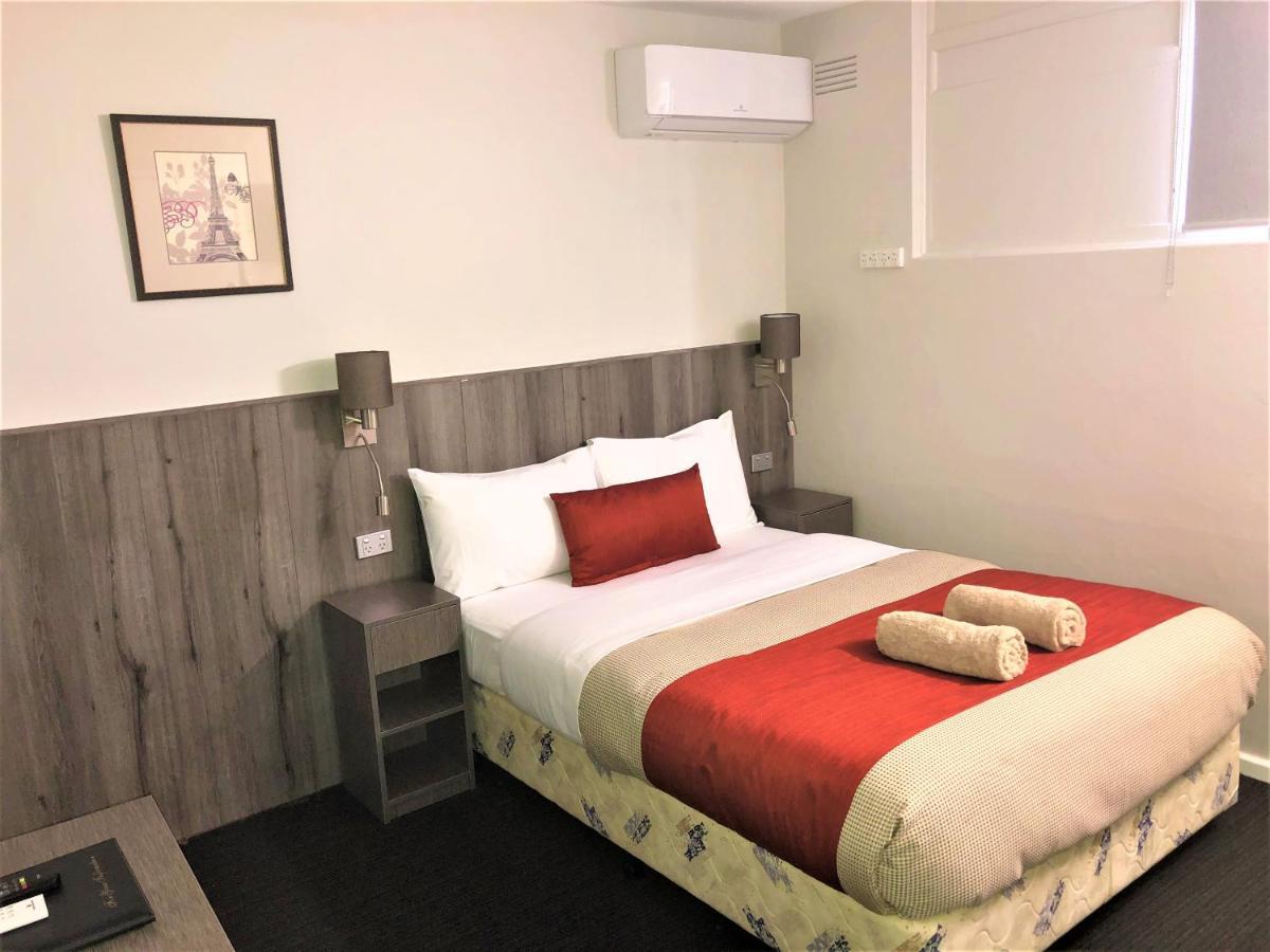 Bradman Motor Inn Cootamundra Bagian luar foto