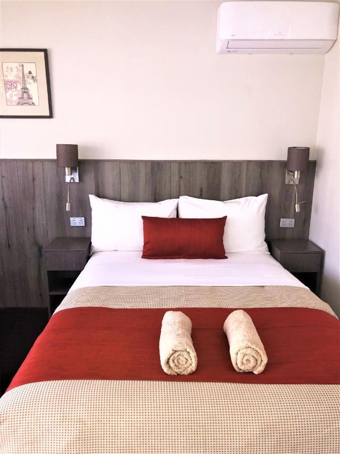 Bradman Motor Inn Cootamundra Bagian luar foto
