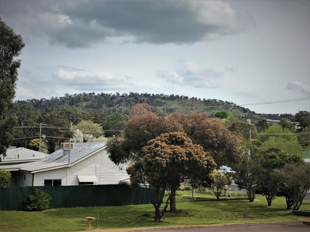 Bradman Motor Inn Cootamundra Bagian luar foto