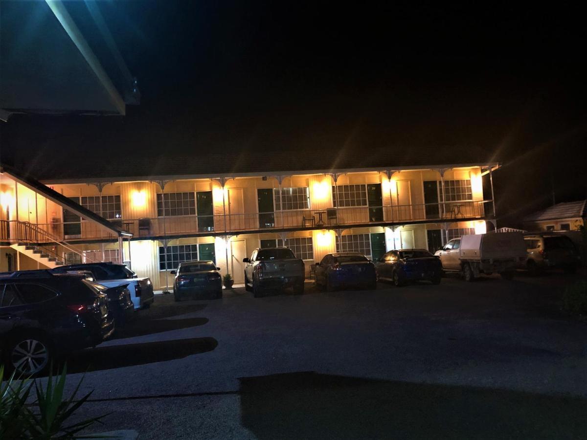 Bradman Motor Inn Cootamundra Bagian luar foto