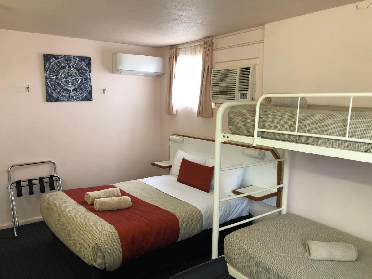 Bradman Motor Inn Cootamundra Bagian luar foto
