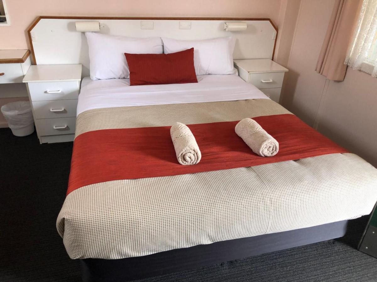 Bradman Motor Inn Cootamundra Bagian luar foto
