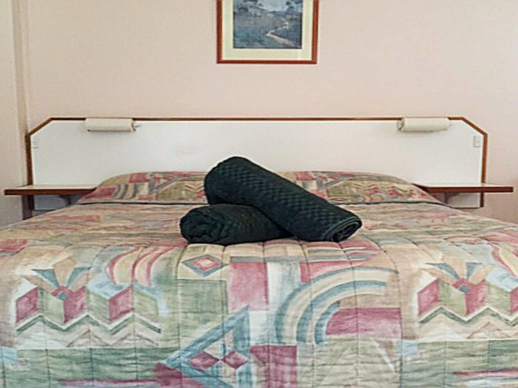 Bradman Motor Inn Cootamundra Bagian luar foto
