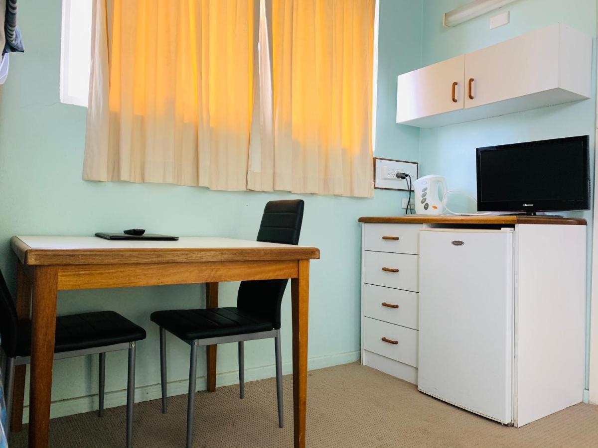 Bradman Motor Inn Cootamundra Bagian luar foto