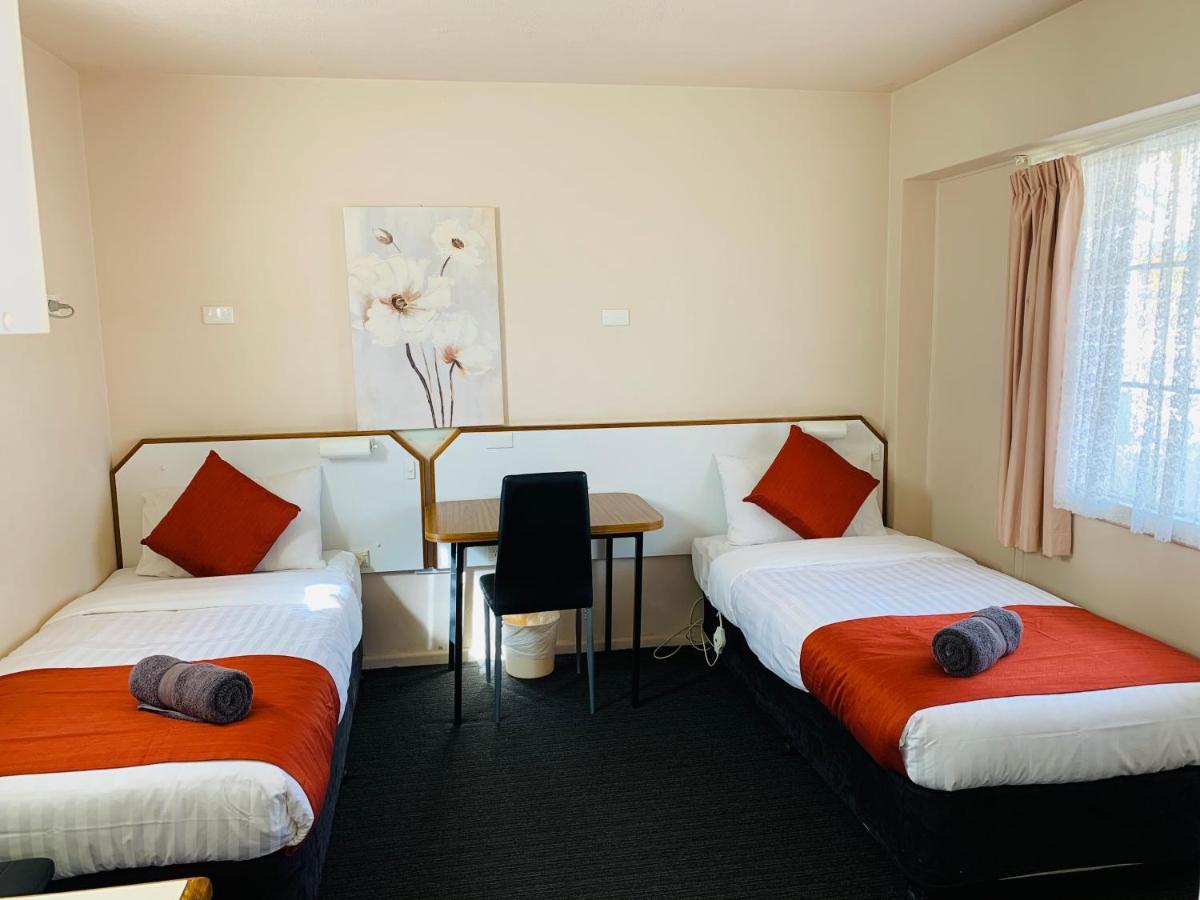 Bradman Motor Inn Cootamundra Bagian luar foto